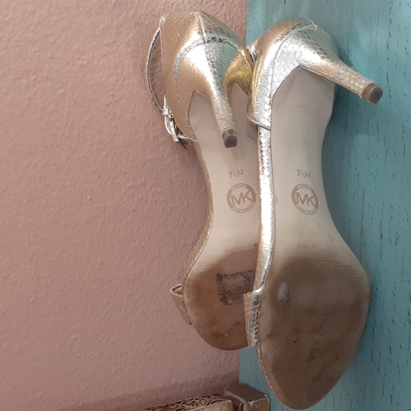 MICHAEL KORS HEELS SZ 7.5 M - Picture 5 of 7